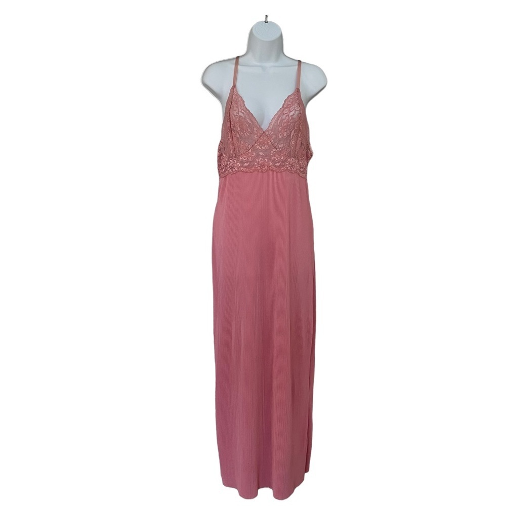 VINTAGE Gold Label Victoria's Secret
long spaghetti strap
nightgown